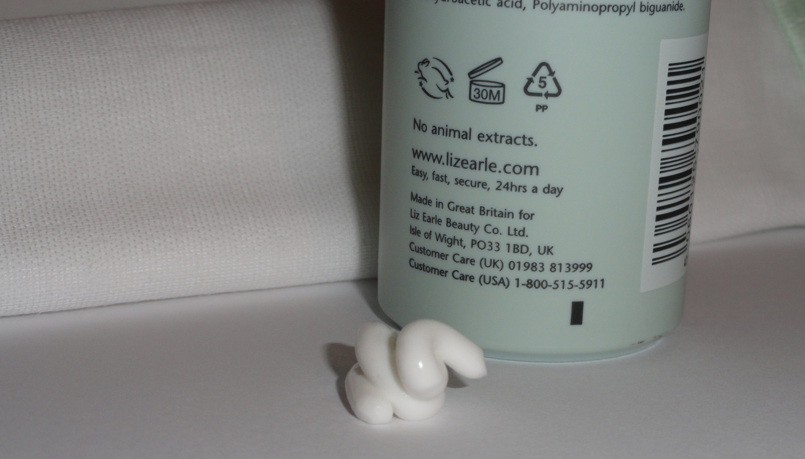 Review: Liz Earle Clean & Polish Hot Cloth Cleanser- Naturall Active Ingredients