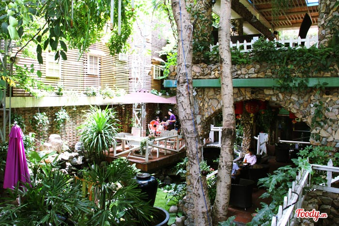 Cafe Sân Vườn Với Món Ăn Ngon Ở Quận Phú Nhuận