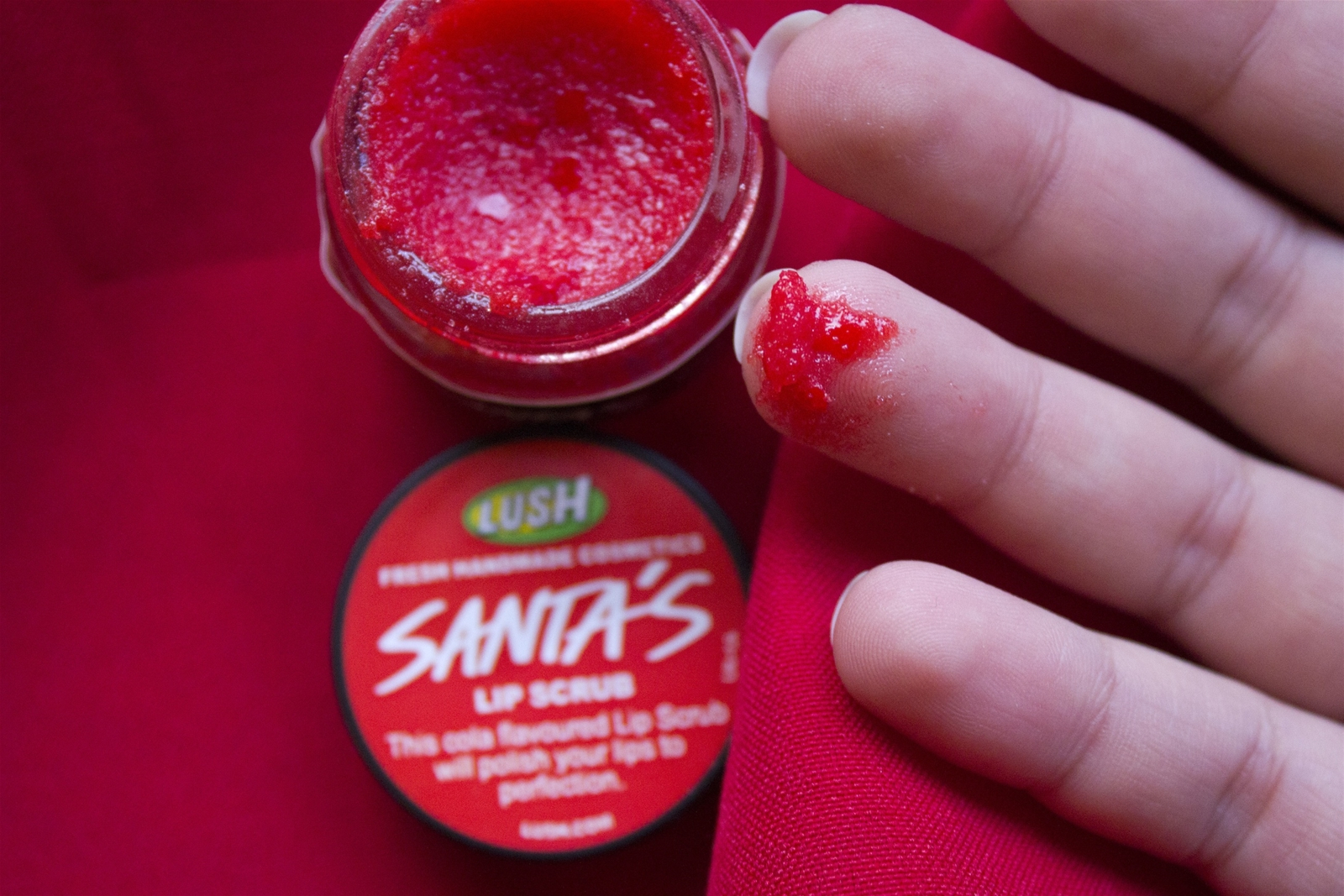 Lush Santa’s Lip Scrub – Cho Đôi Môi Mềm Ngày Valentine