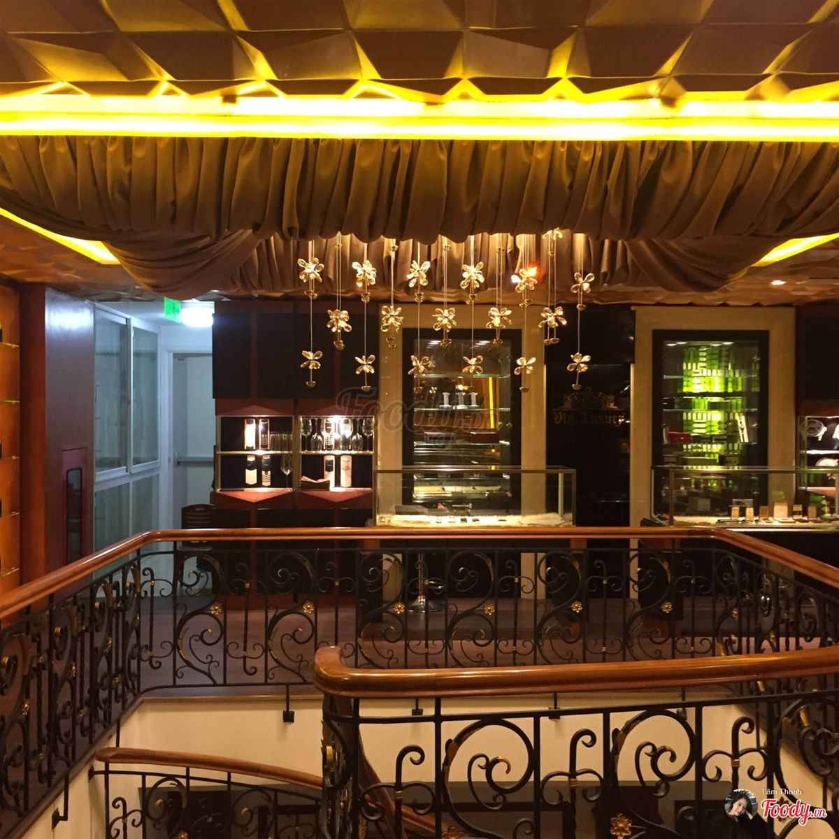 Nhà hàng Âu Gold Wine & Cigar Lounge