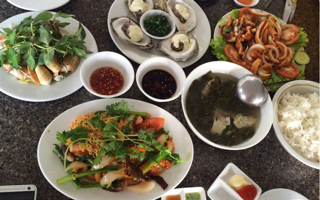 Nhà hàng Lữ Quán Thiên Phước có cung cấp hải sản tươi sống không?
