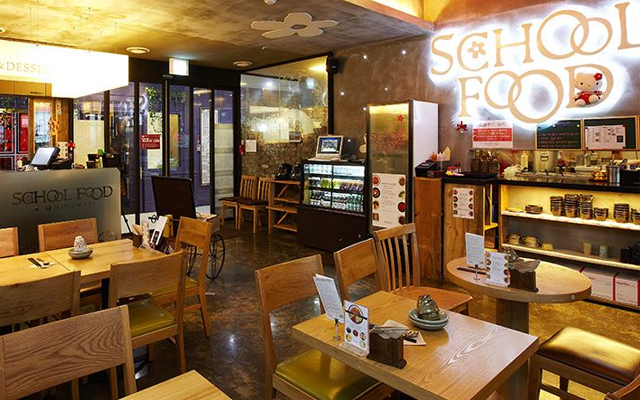 Không gian ấm cúng và đẹp mắt của School Food – Korean Restaurant