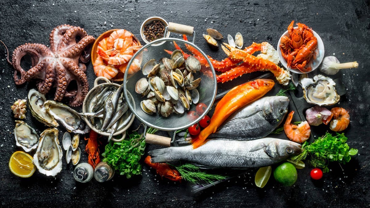 OHA NA House Of Seafood: Thưởng thức hải sản tươi sống tại OHA NA, với một không gian sang trọng và quý phái. Được chế biến bởi các đầu bếp nổi tiếng và được phục vụ bởi đội ngũ nhân viên chuyên nghiệp, đây sẽ là một trải nghiệm ẩm thực đáng nhớ.