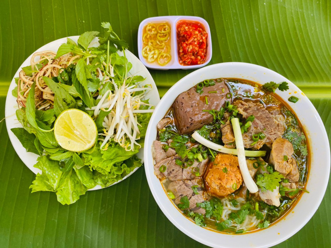Món Ngon Huế - 24 Nguyễn Thái Học ở Quận Ba Đình, Hà Nội | Foody.vn