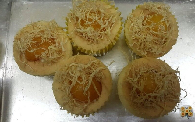 Bánh Bông Lan Trứng Muối Online - Tùng Thiên Vương ở TP. HCM