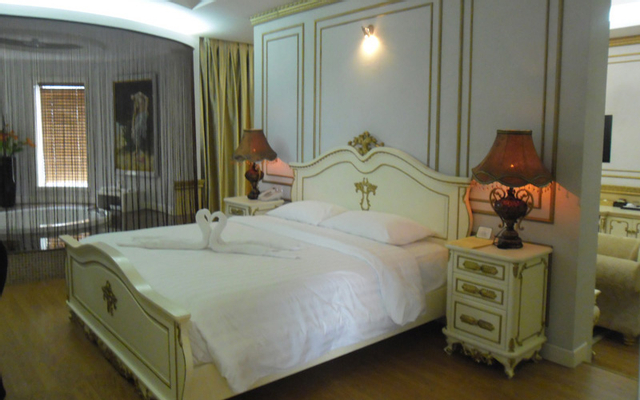 White Palace Luxury Hotel - Hà Huy Tập ở Hà Tĩnh