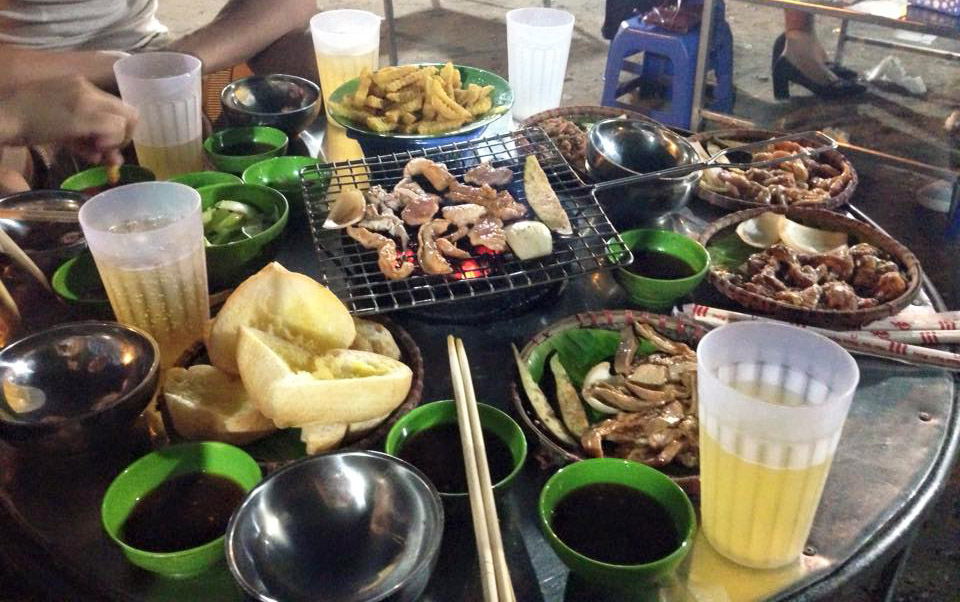 Nướng Mẹt là một trong những quán ăn đang được yêu thích tại Foody.vn. Hãy xem hình ảnh và cảm nhận món nướng đậm chất Việt Nam với hương vị đặc trưng và hấp dẫn của Nướng Mẹt.