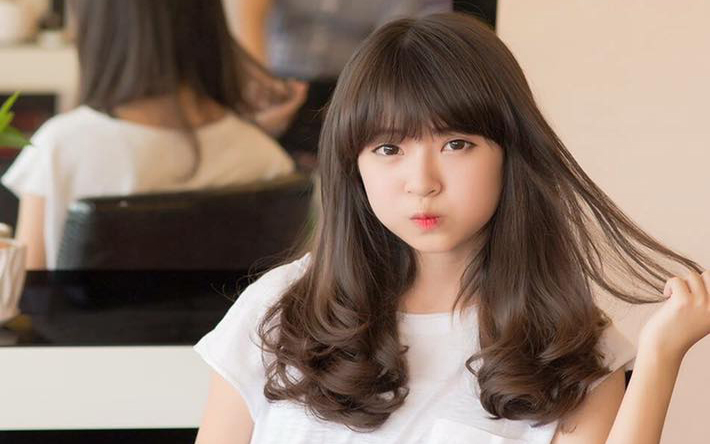 Quyền Anh Hair Salon là một địa chỉ tin cậy cho những cô nàng yêu thích làm đẹp với chất lượng cao và giá cả hợp lý. Hình ảnh liên quan sẽ giúp bạn tìm hiểu về các dịch vụ, phương pháp và kỹ thuật tại salon để giúp tóc của bạn trở nên bóng mượt và đẹp hơn.