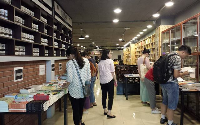 Không Gian Văn Hóa Đông Tây - Book Store ở Hà Nội