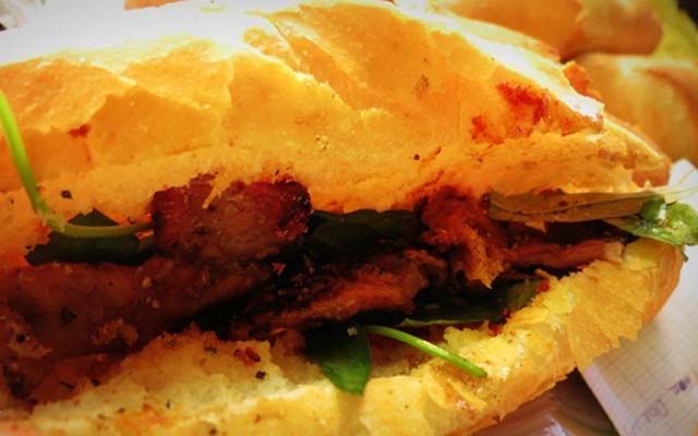 Bánh Mì Thịt Nướng - Lê Thánh Tôn ở Huế