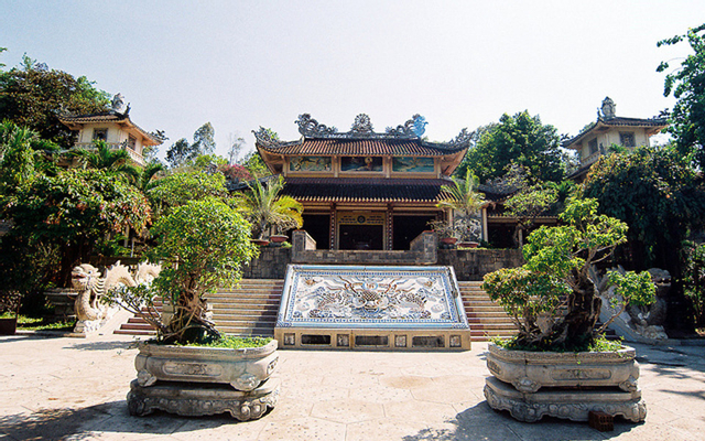 Chùa Long Sơn ở Khánh Hoà
