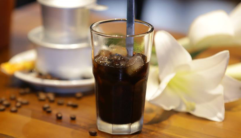 Cafe đen là món đồ uống yêu thích của rất nhiều người. Với vị đắng đặc trưng và mùi thơm nồng nàn, ly cafe đen sẽ đem lại cho bạn một trải nghiệm uống cafe đúng chuẩn. Hãy xem hình ảnh liên quan đến cafe đen để cảm nhận tình yêu của chúng ta dành cho ly cafe này nhé!