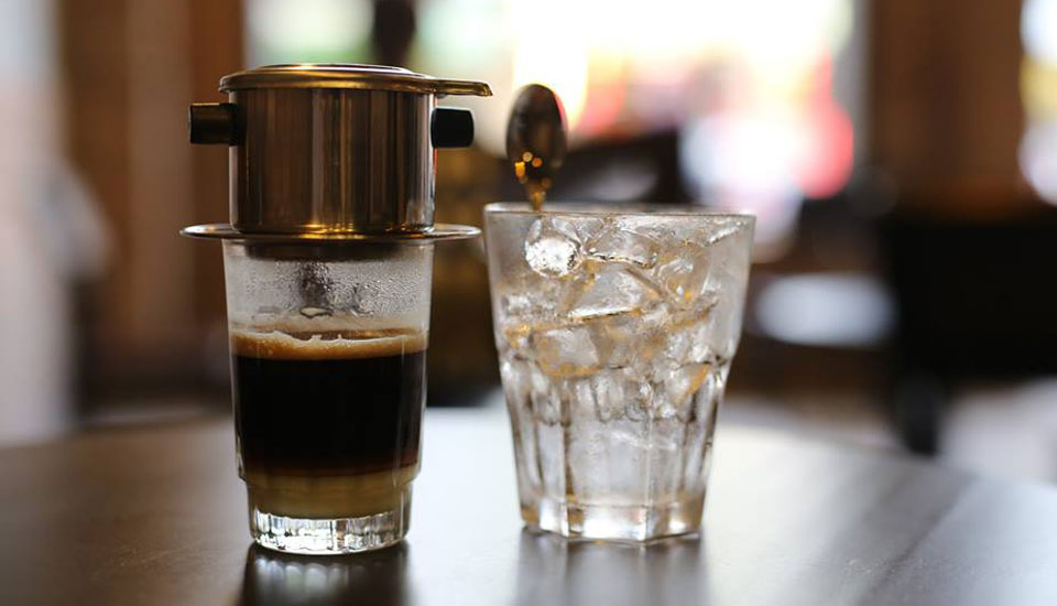 Một tách cafe đen thơm ngon sẽ khiến bạn mê mẩn. Với hương vị đậm đà và đắng nhẹ, cafe đen là lựa chọn hoàn hảo cho những người yêu cà phê. Hãy xem hình ảnh cafe đen để thỏa mãn niềm đam mê cà phê của bạn.
