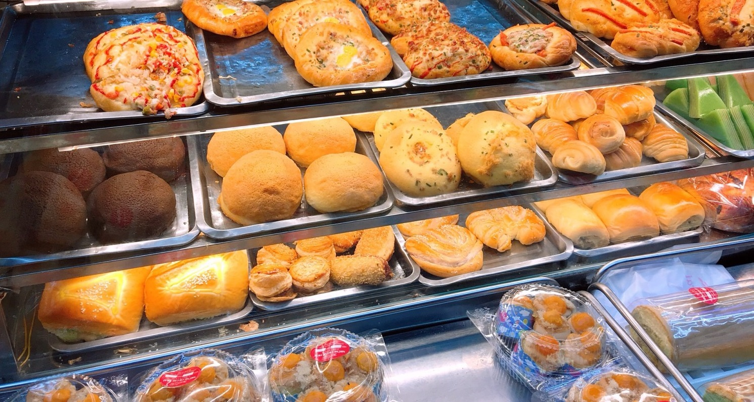Tiệm Bánh Mì: Nơi đây cung cấp những loại bánh mì ngon nhất và đa dạng nhất cho khách hàng. Cùng thưởng thức một bánh mì ngon, thơm ngon, đong đầy dinh dưỡng để bắt đầu một ngày mới đầy năng lượng. Tại đây, bạn sẽ được phục vụ bởi nhóm nhân viên chuyên nghiệp và tận tâm nhất. Hãy tới thăm Tiệm Bánh Mì ngay hôm nay để thưởng thức bánh mì ngon cùng những trải nghiệm tuyệt vời.